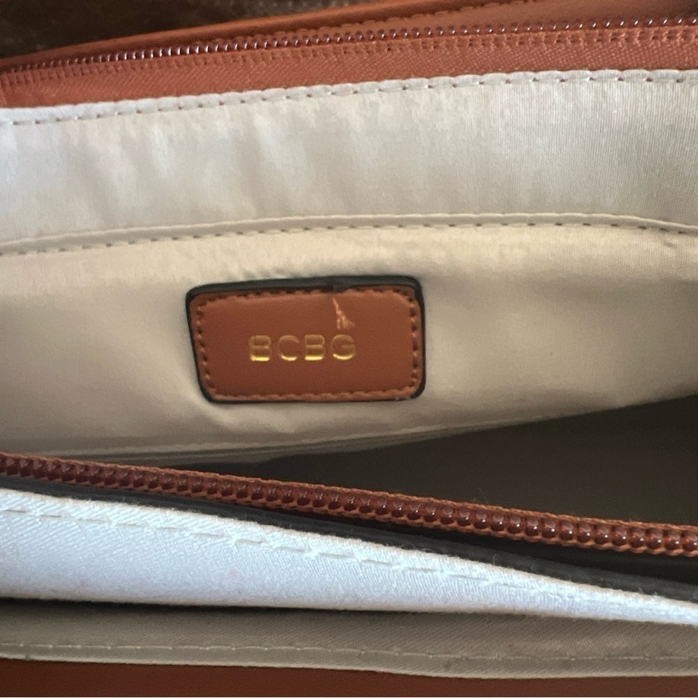 EUC Women's BCBG Camelia‎ Satchel!! - Picture 4 of 8